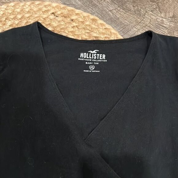 Hollister black Vneck baby tee size xsmall - Picture 2 of 5